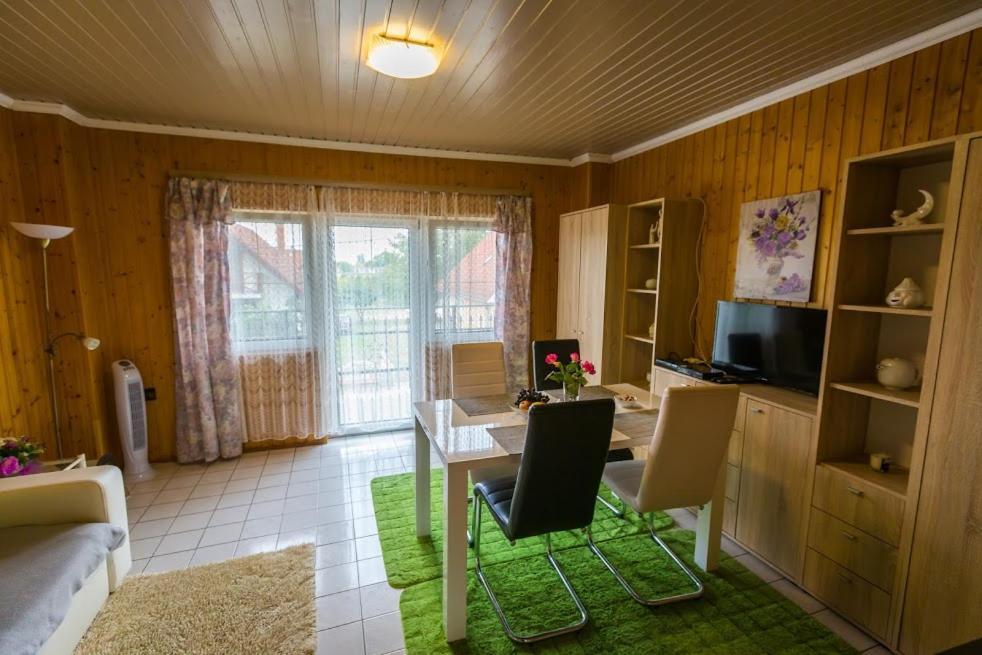 Joli Guesthouse Ordacsehi Eksteriør bilde