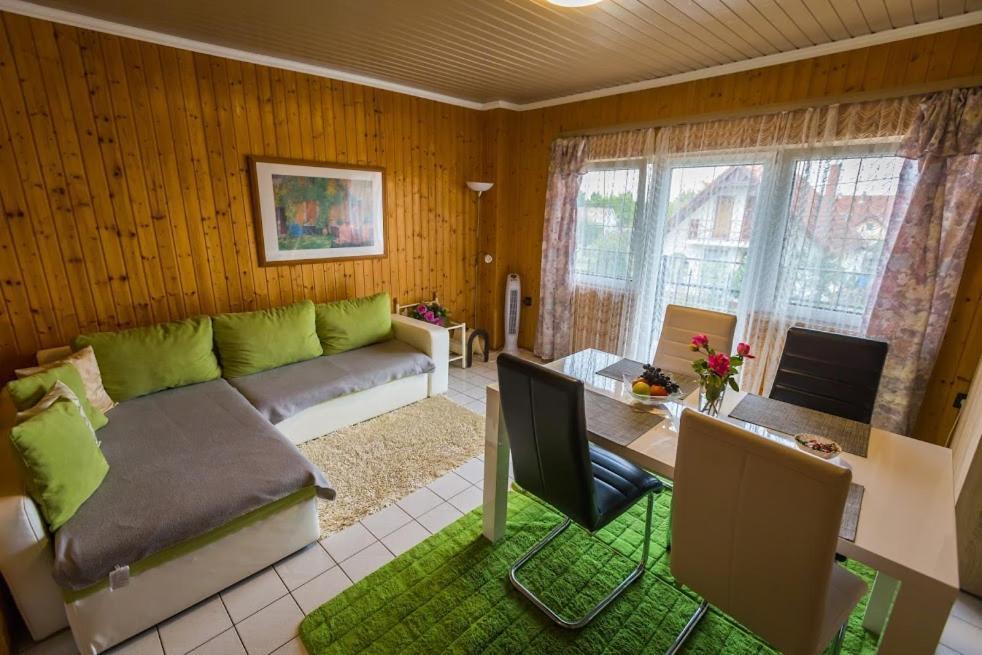 Joli Guesthouse Ordacsehi Eksteriør bilde