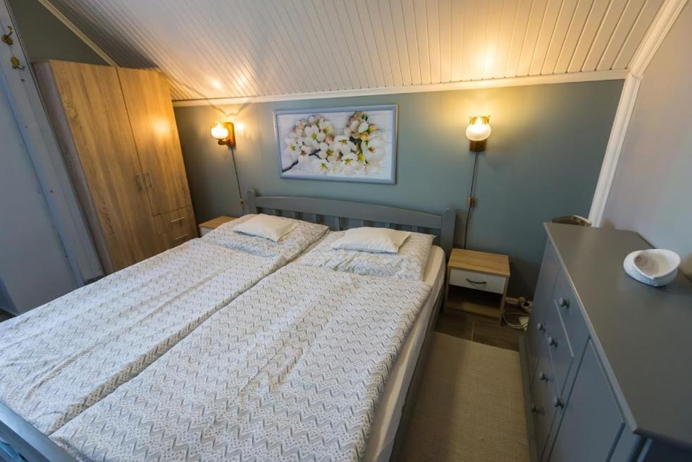 Joli Guesthouse Ordacsehi Eksteriør bilde
